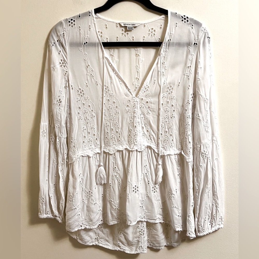 American Eagle White Eyelet Peplum Boho Blouse Cottagecore Size XS Tassel V-neck